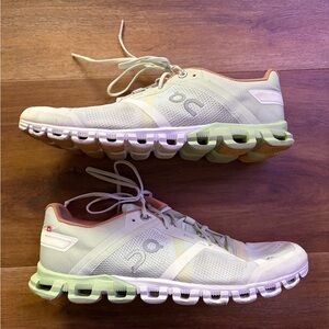 On Running Running Cloud Women’s Cloudtec Helion Sneakers - White/Green